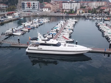 Navega en yate de 24m desde Puerto Banús a Puerto Sherry