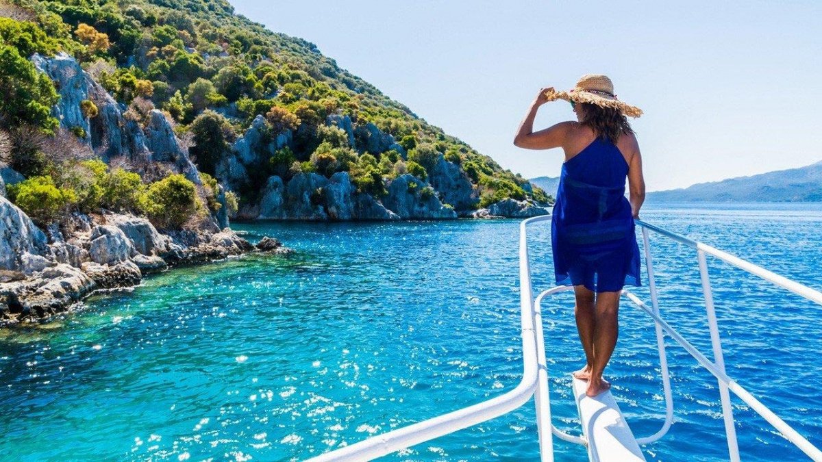 cabin-charter-sample-cabin-charter-photos-54