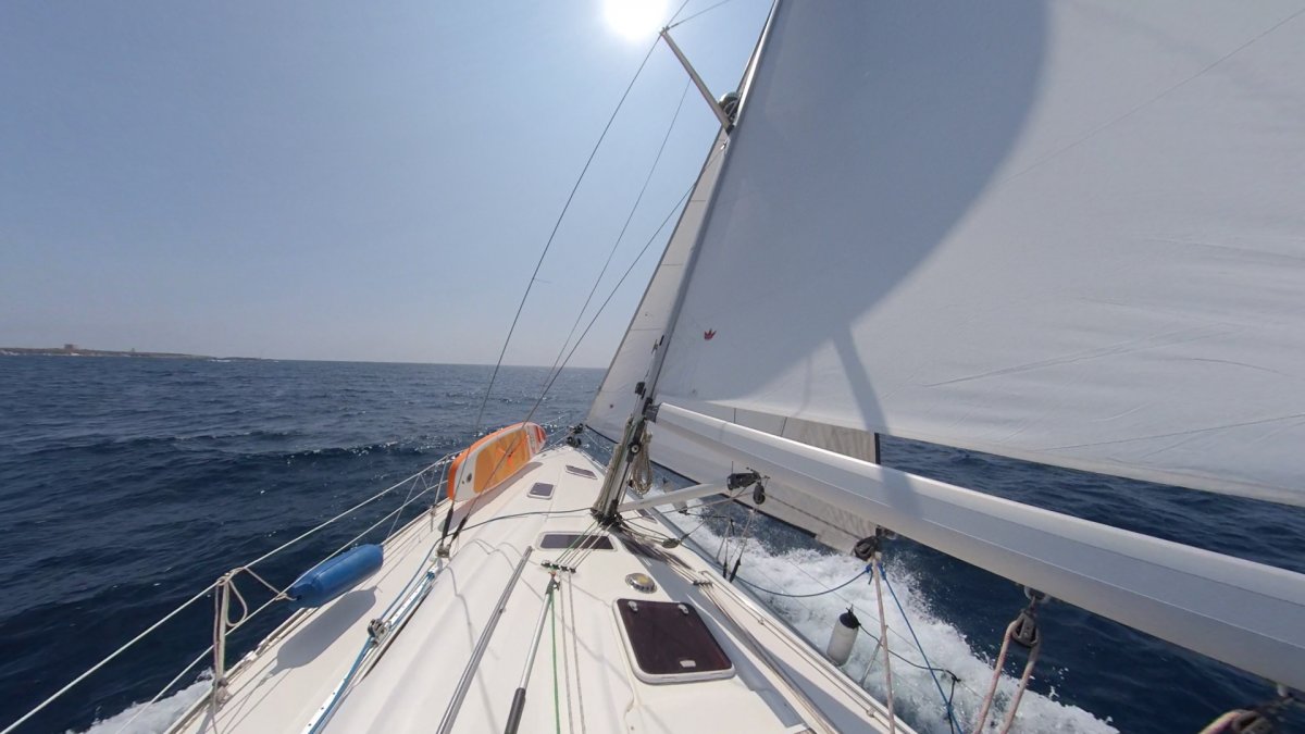 Aventura en velero, explora la belleza de la Azohía desde Alicante