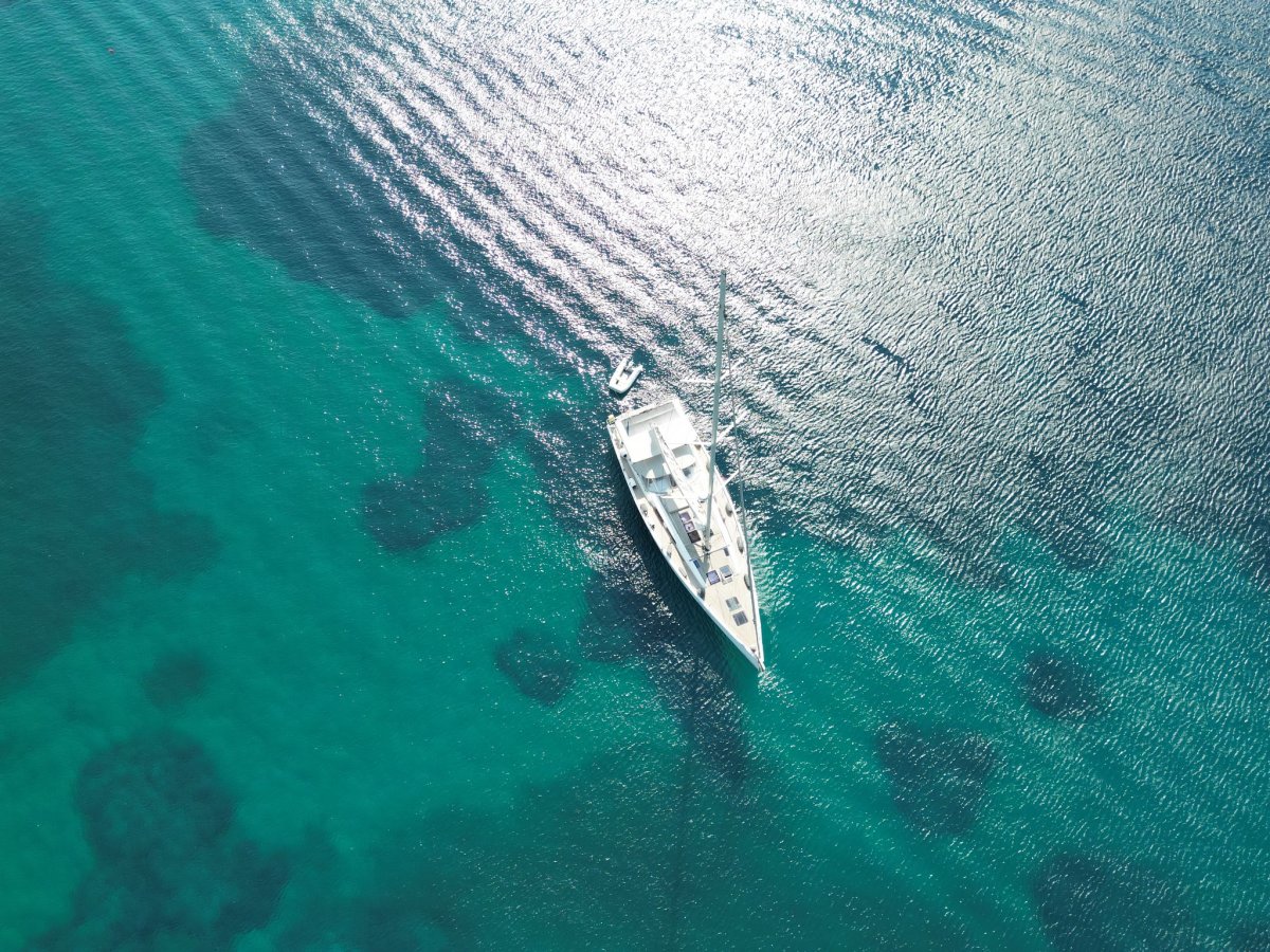 Viaja a través de los mares clásicos en un yate de lujo