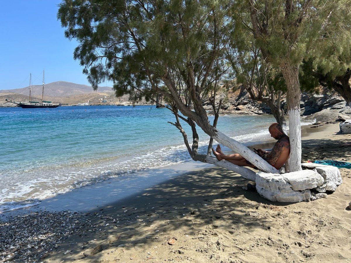 Discover the Cyclades islands sailing