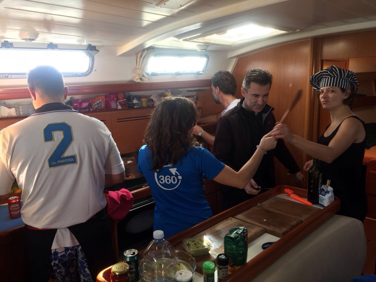 Navegación en el Mediterráneo en un crucero de lujo durante las vacaciones de diciembre