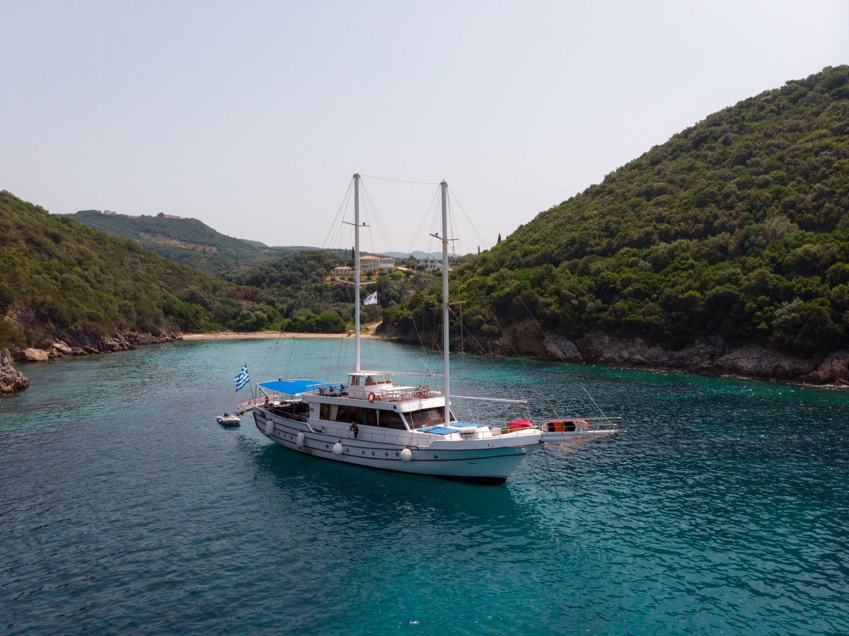 Motorboat - Custom - 9 cabins