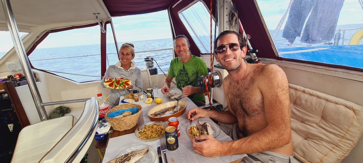 Amel - 8 {{i18n.capacity}}