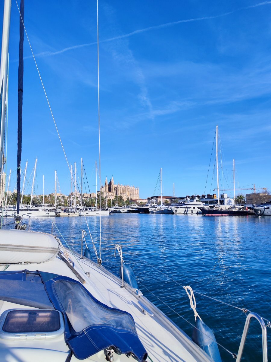 Giro in barca a vela a Minorca: Avventura marina 4 Giorni