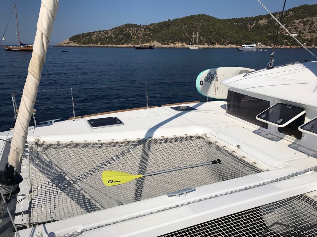 sailboat-rental-with-patron