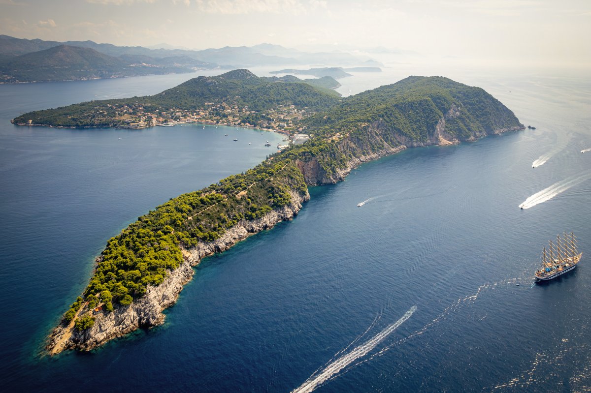 Learn to sail on a Catamaran Cruise