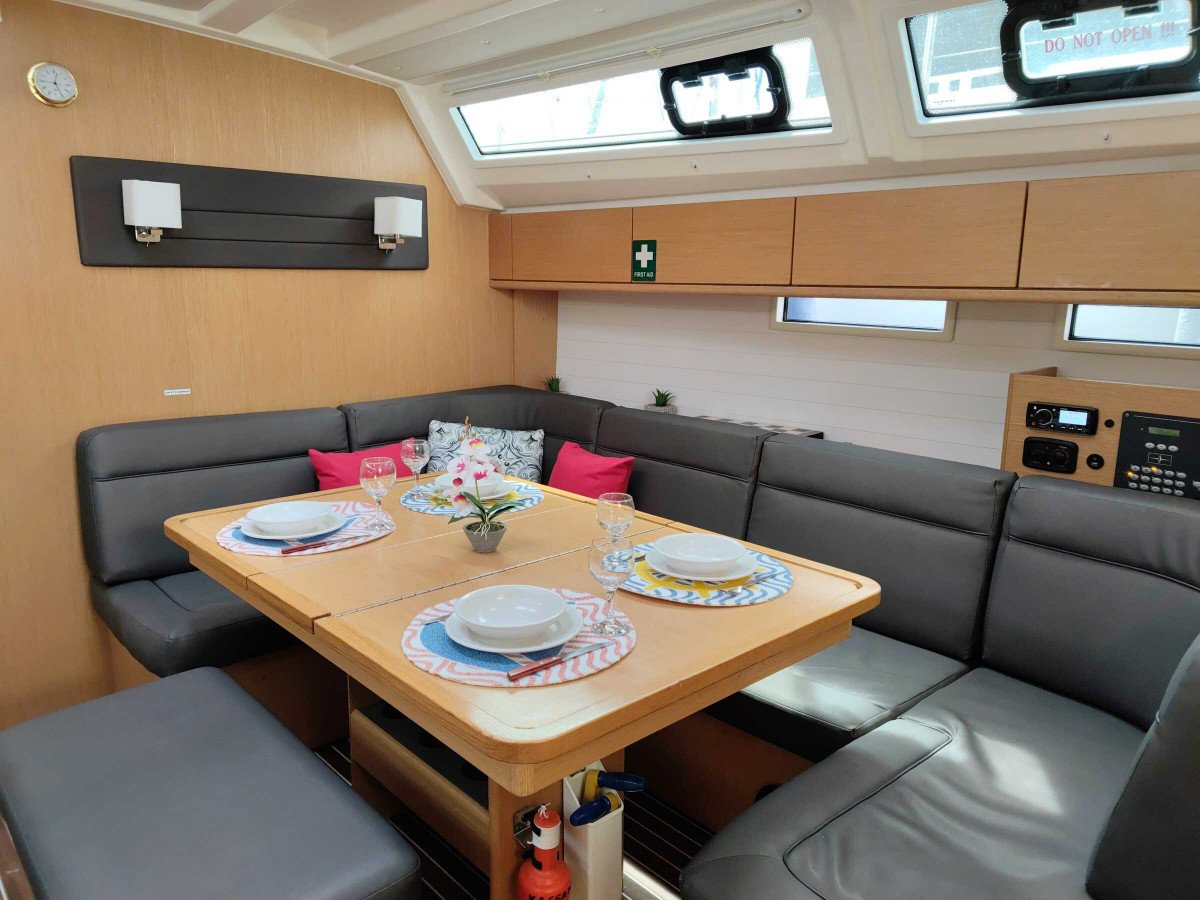 Bavaria Yachts - 4 cabinas