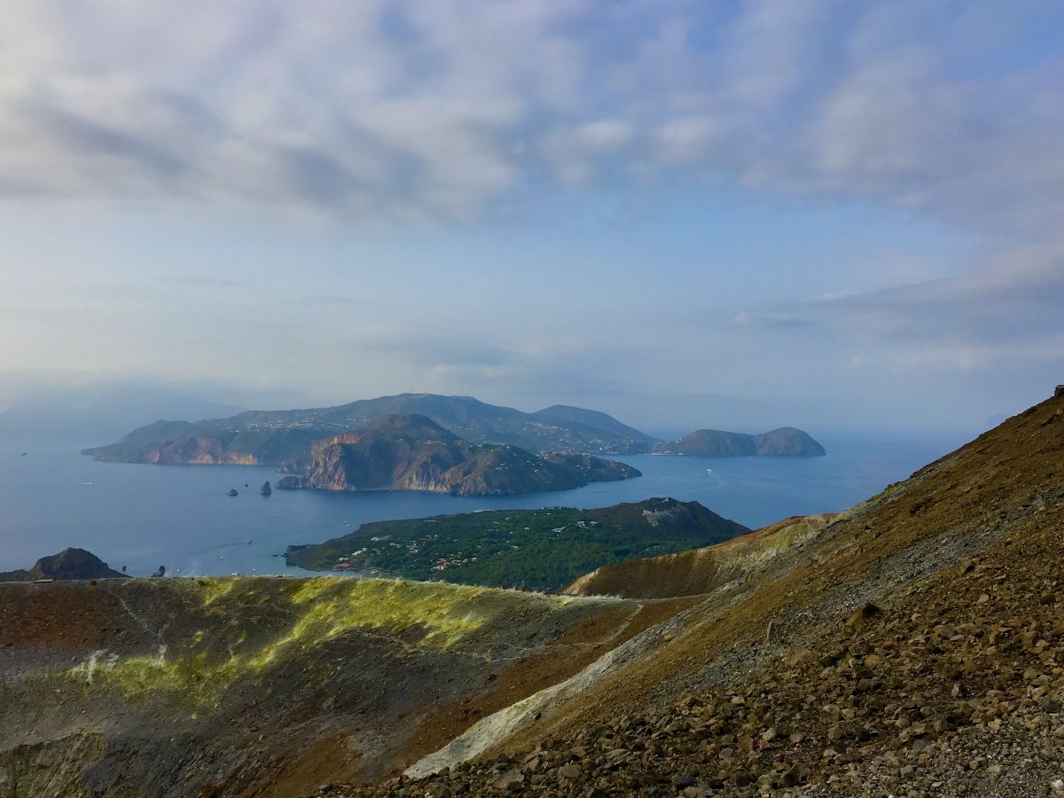 A unique experience: sailing and hiking in the Aeolian Islands