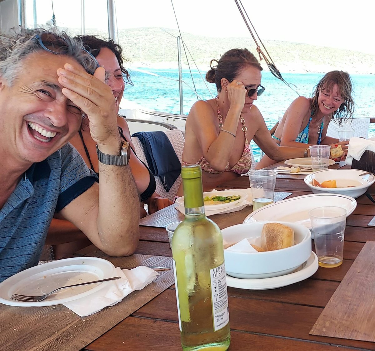 Verbringen Sie eine Woche auf einer Jacht in Sardinien, zwischen Meer und Kultur