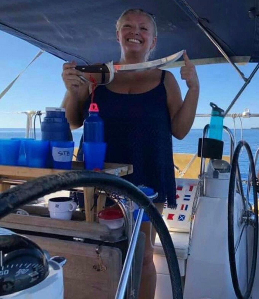 Desde la Puglia hasta Sicilia: Viaje en Velero con Cata de Vinos