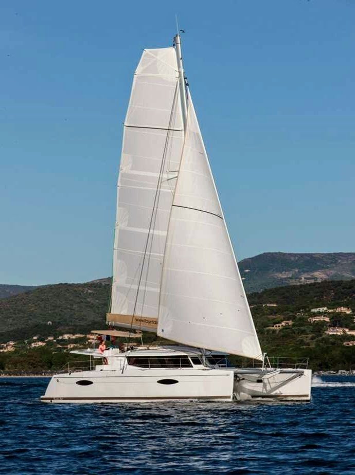 Catamarán - Fountaine - 4 cabinas
