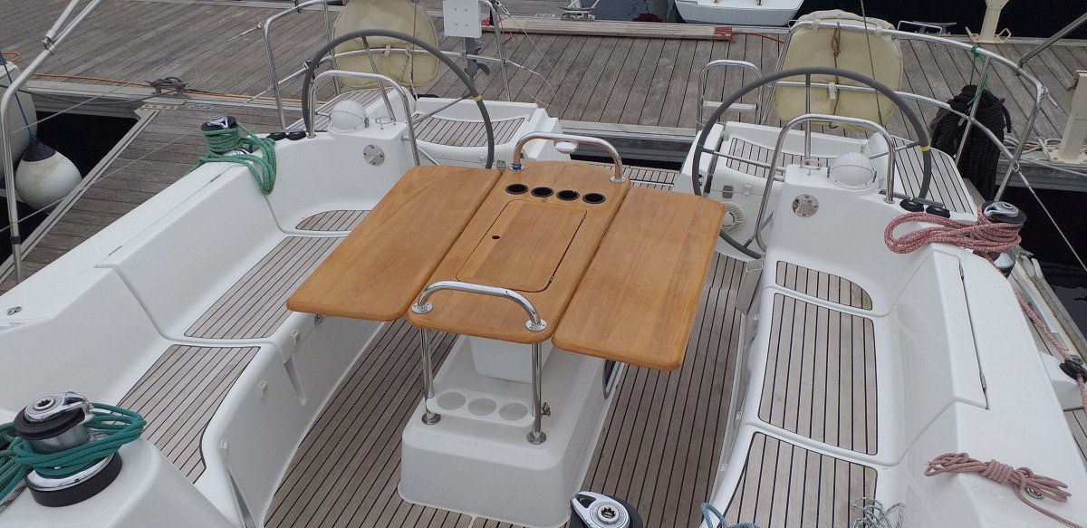 Velero - Jeanneau - 4 cabinas