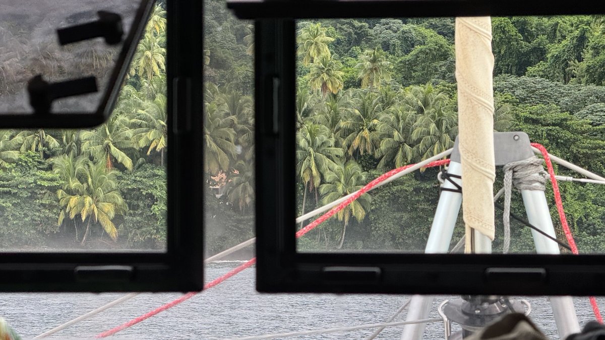 Explora el Atlántico en un viaje único en un lujoso catamarán.