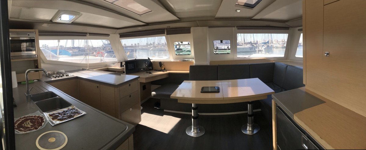 Learn to sail in our professional courses