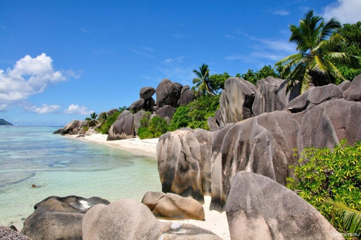 Seychelles catamaran trip views - Lost in paradise