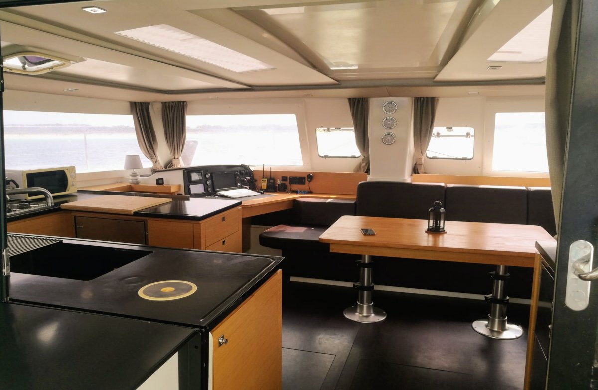 Catamaran - Fountaine - 13.5 meters