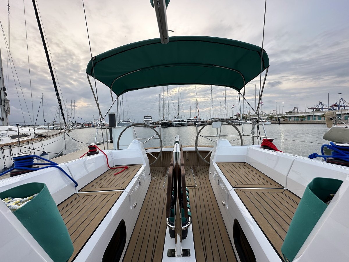 Sailboat - Maxum - 2023