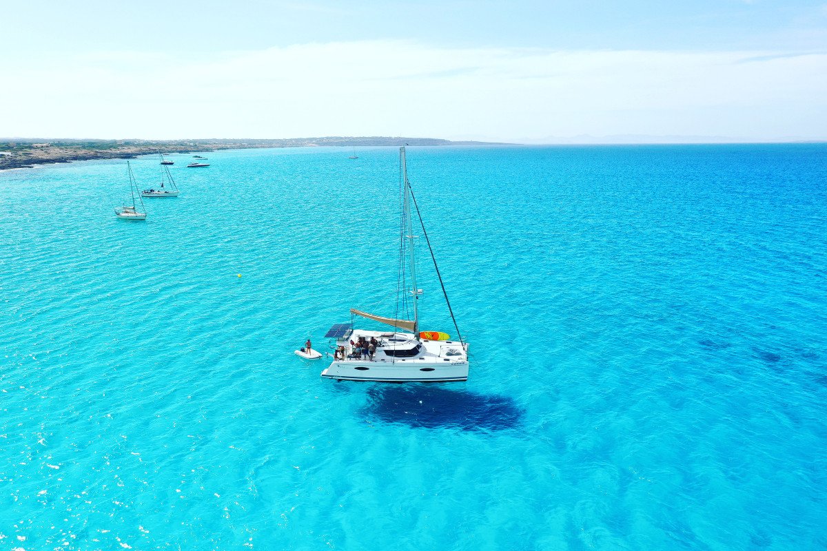 Catamarán - Fountaine - 12 personas
