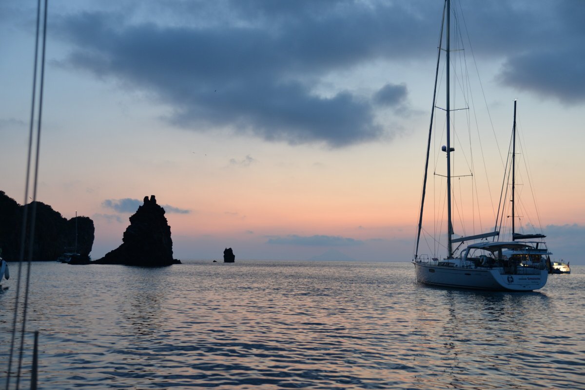 Barca a vela lungo le belle coste della Calabria
