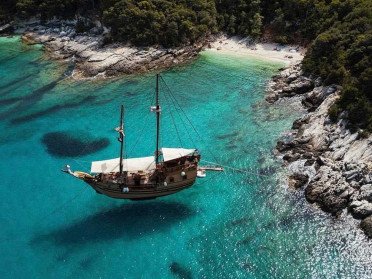 Navega por las Islas Jónicas en un galeón corsario