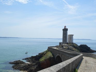 Navegación en Bretaña, Atlántico francés, desde Saint-Malo hasta Port Crouesty.