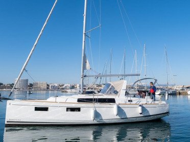 Senti il mare per 3 ore su una barca a vela da Barcellona