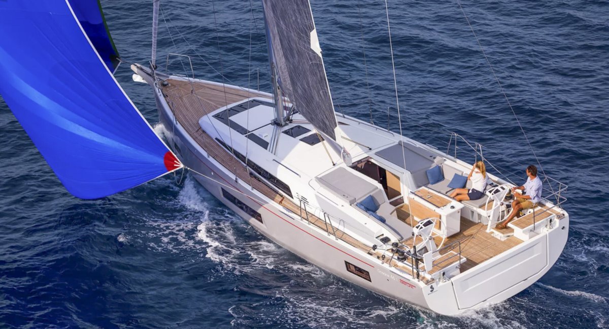 Cross the Atlantic in new sailboat, enjoy navigation in team