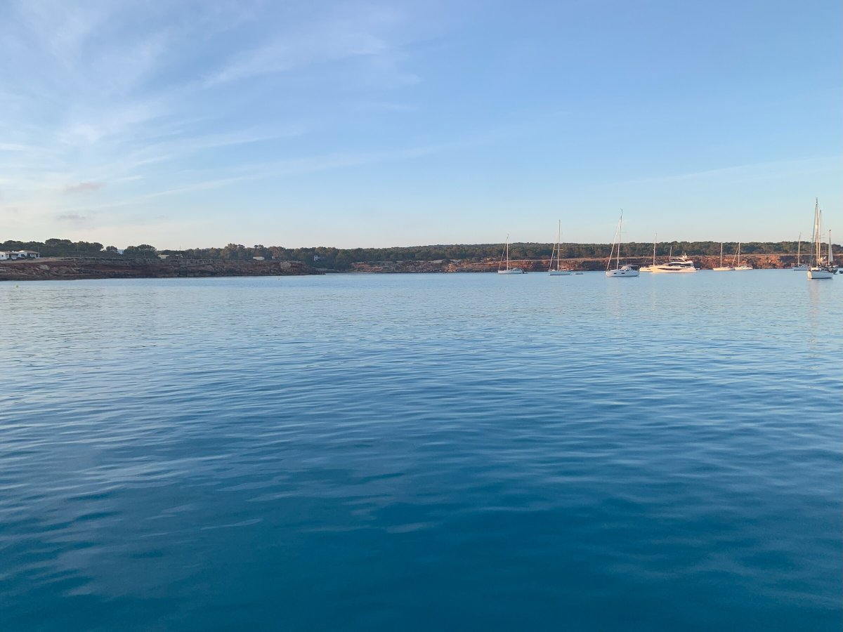 Viaje de navegación desde Alicante a Cerdeña pasando por Baleares, 550 millas.