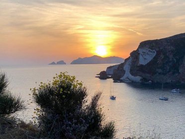 Catamaran Holiday in the Egadi with Hostess/Cook – Luxury and Relaxation at Sea