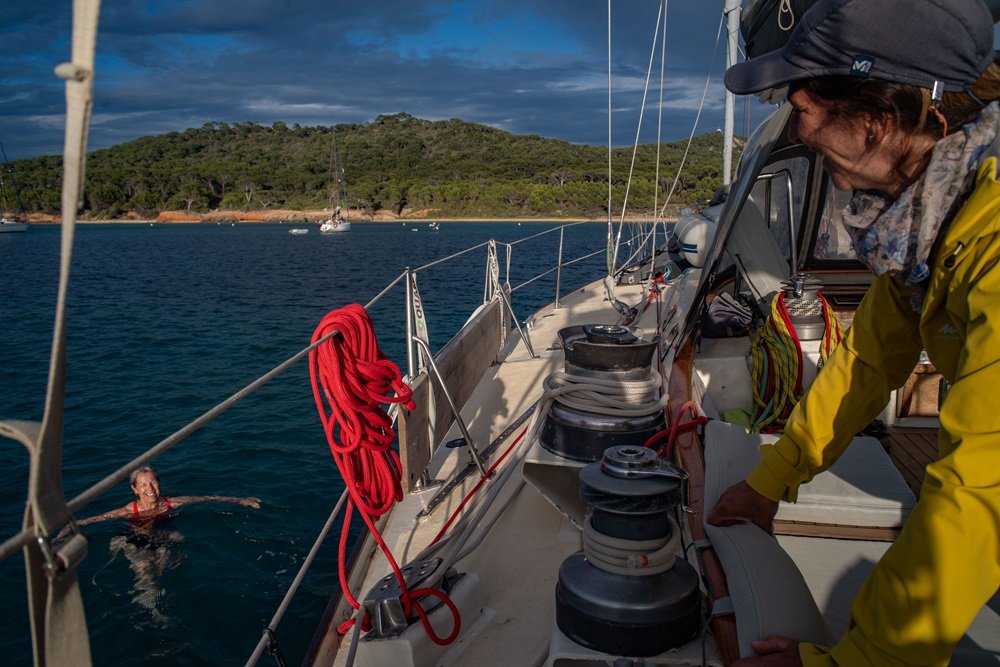 Weltumsegelung in einem Segelboot: Kreuzfahrt durch Sardinien, Korsika und Palamós