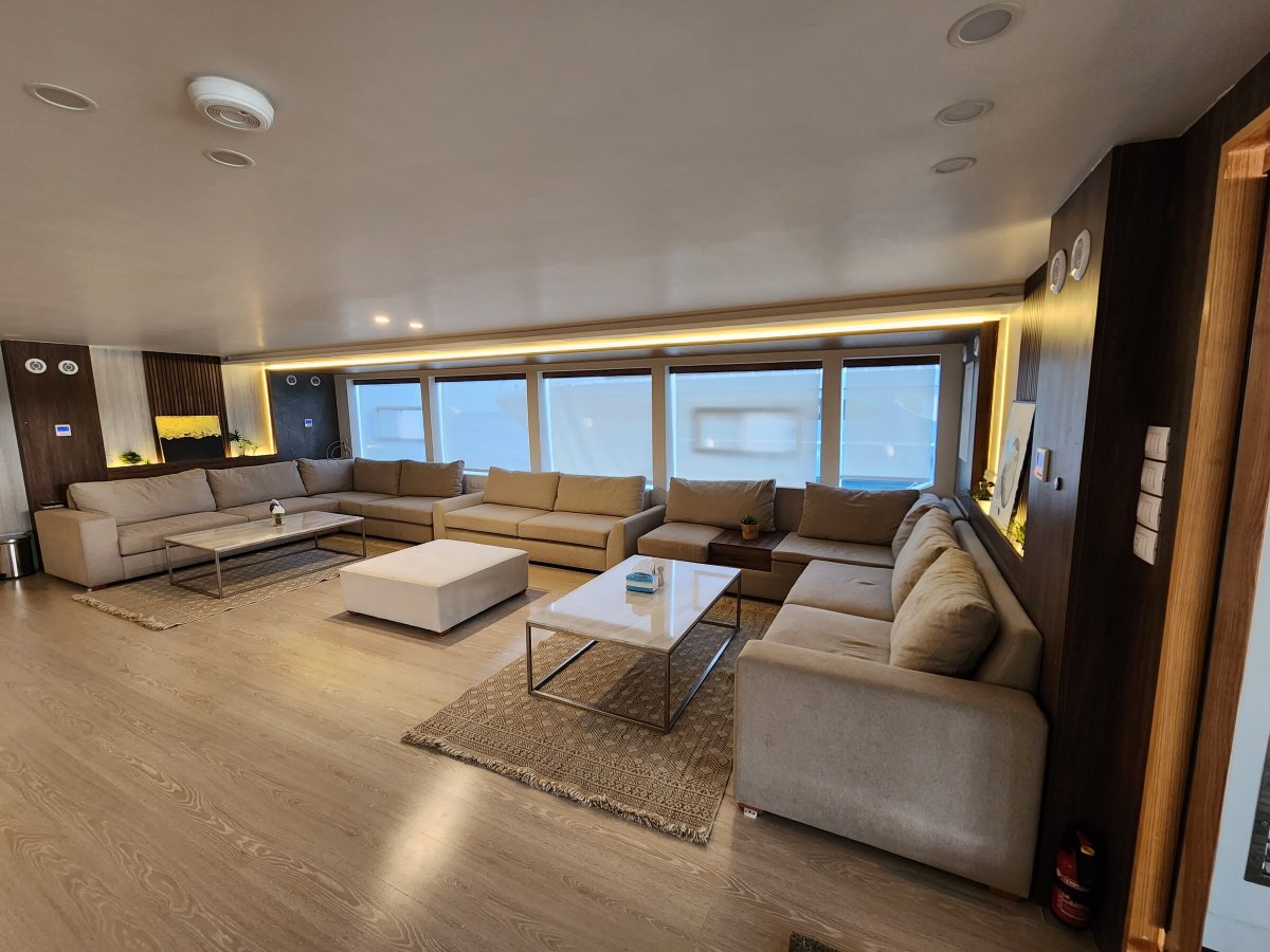 AB yachts - 28 personas