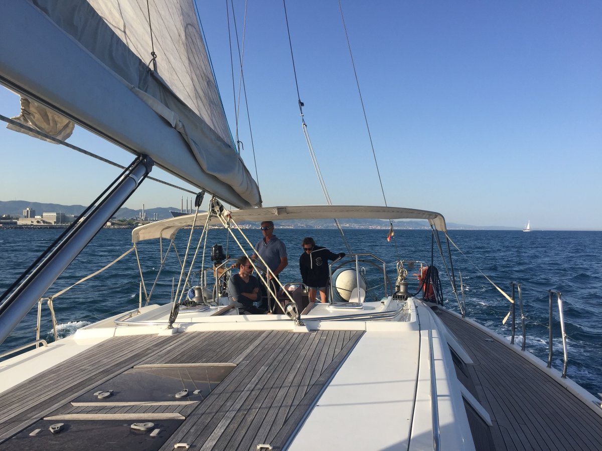 Sailing course across the Pacific