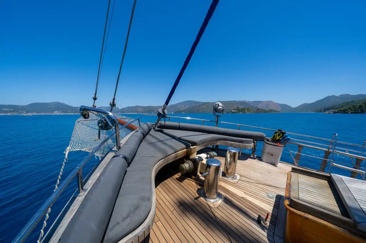 Luxuriöse Yachtkabine zum Entspannen auf den Dodekanes-Inseln