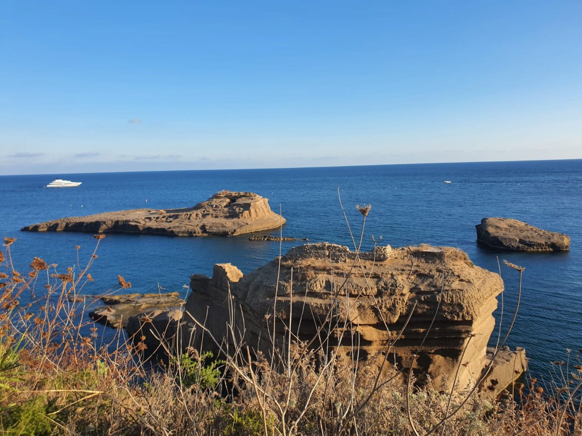 Vela por las islas de Flegreo y Pontine