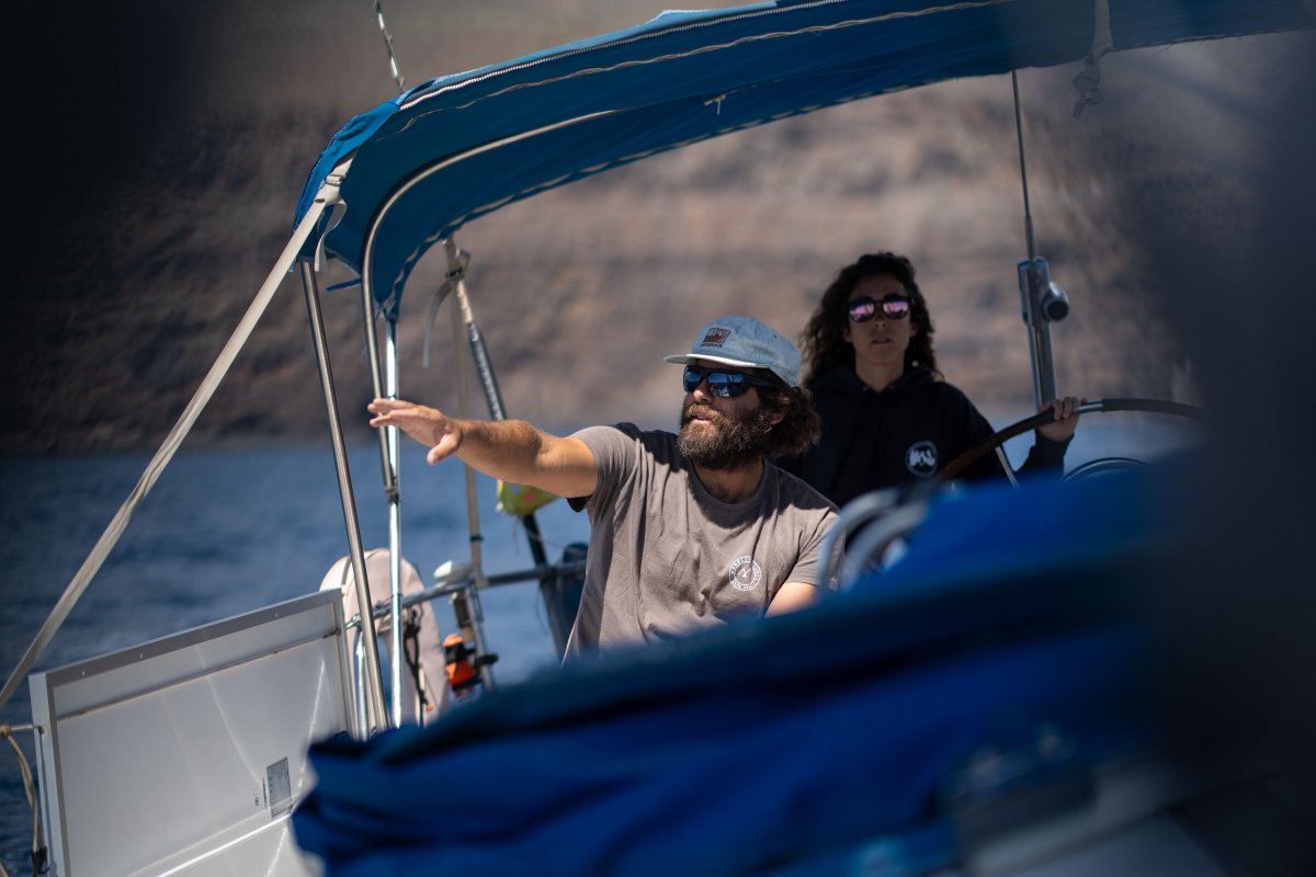 Esplorare le coste di Menorca in barca a vela
