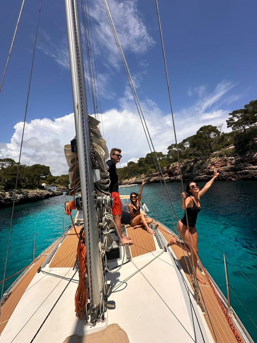 Chárter de velero para descubrir las calas de Mallorca