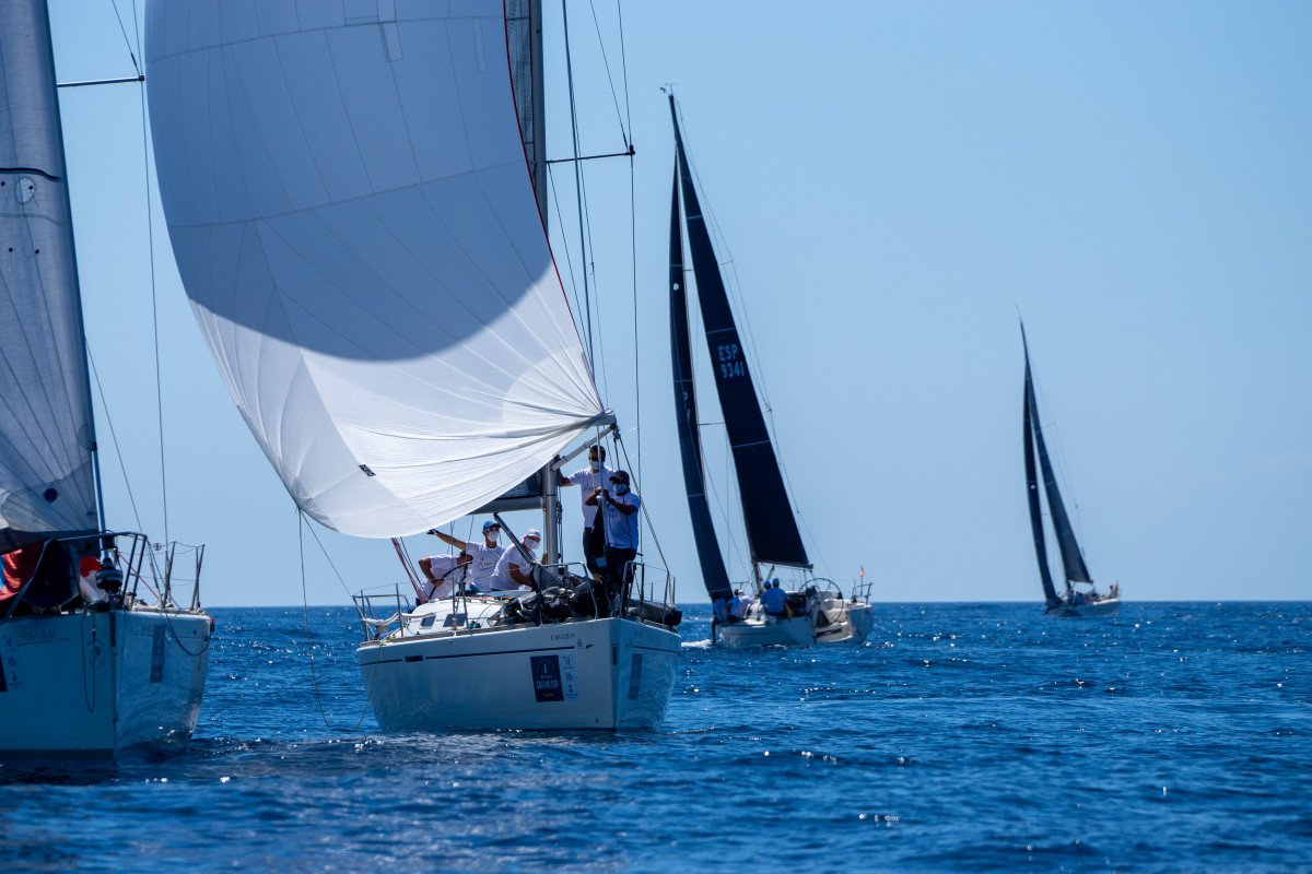 Curso de vela en Málaga: Mejora tus habilidades de navegación