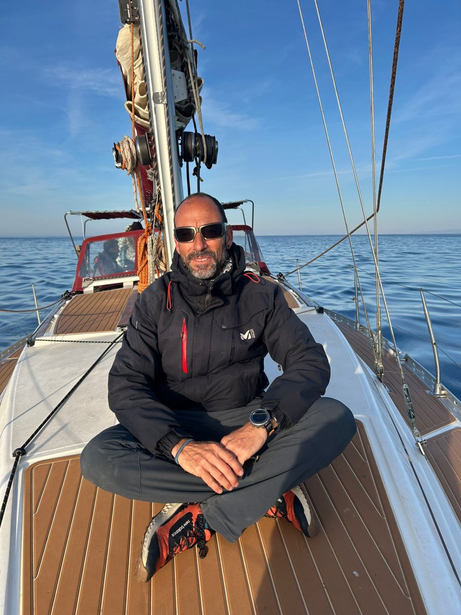 Navega hacia Cartagena en un velero