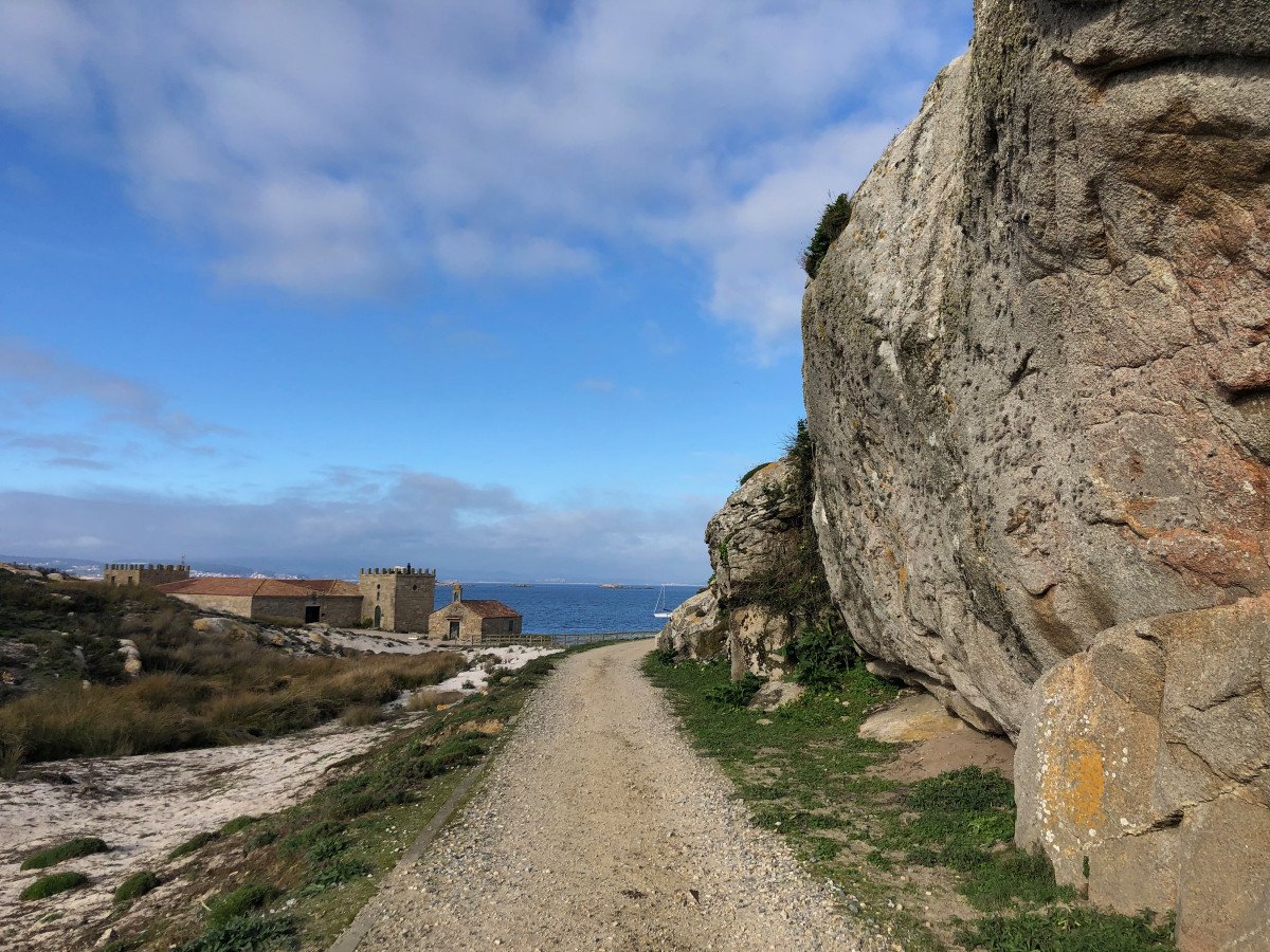Passeggiata lungo il sentiero costiero di Sálvora