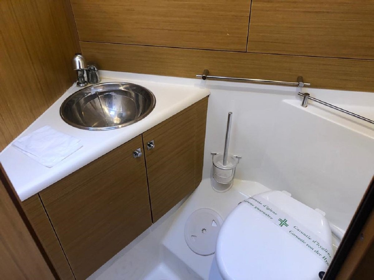 Velero - Jeanneau - 4 cabinas