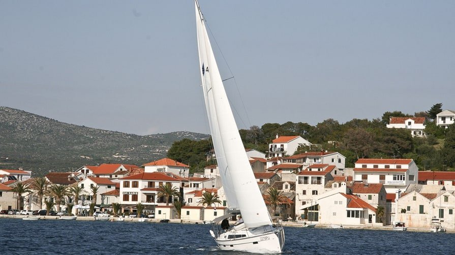 Bavaria Yachts - 3 {{i18n.cabins}}