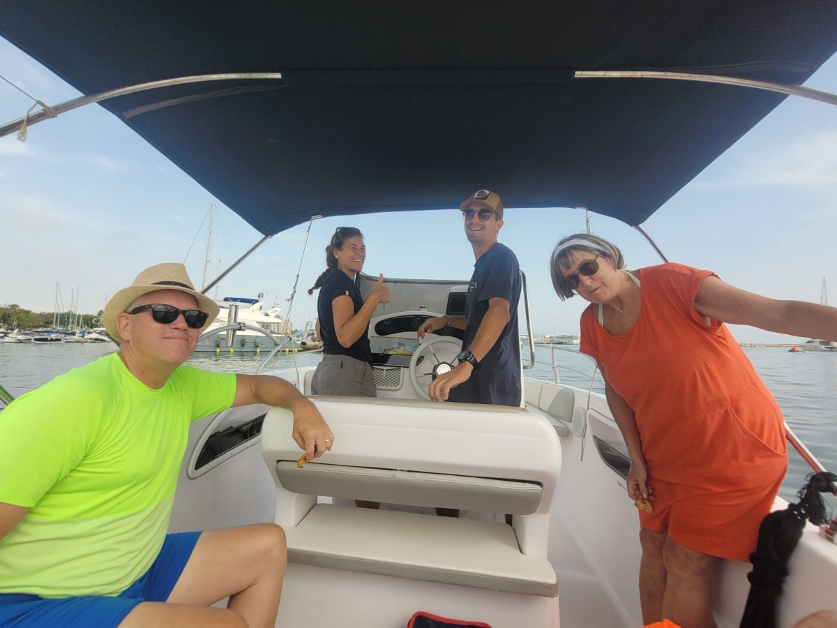 Bootstour durch die Buchten von Costa Blanca mit Aperitif an Bord