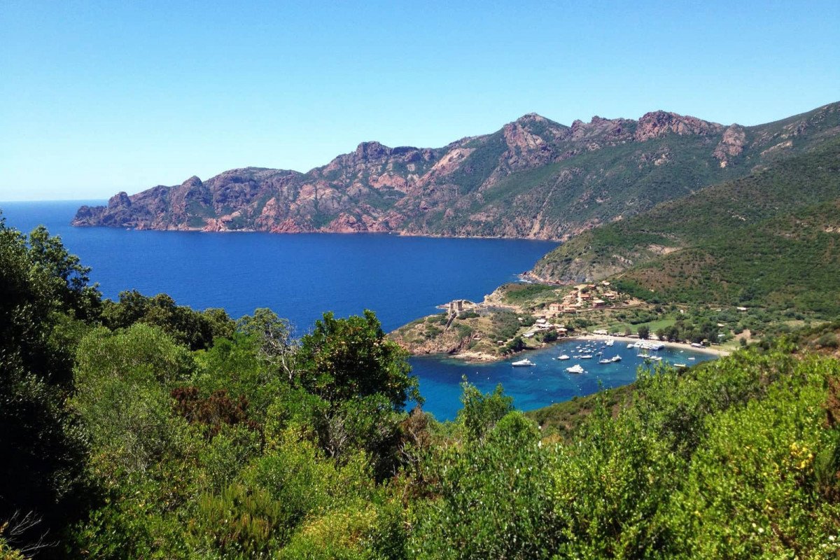 Challenge the sea by sailing around Corsica