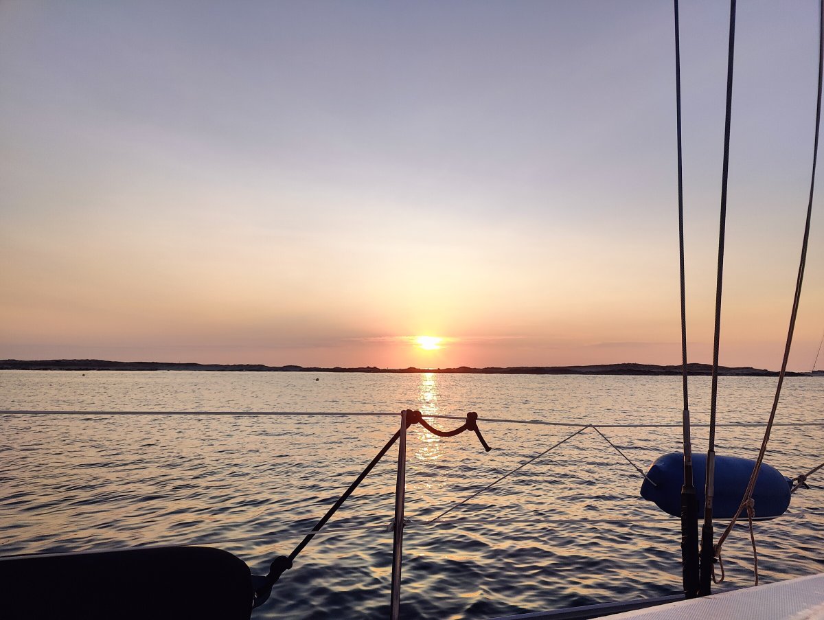 Explore the Mediterranean coasts in a navigation course.