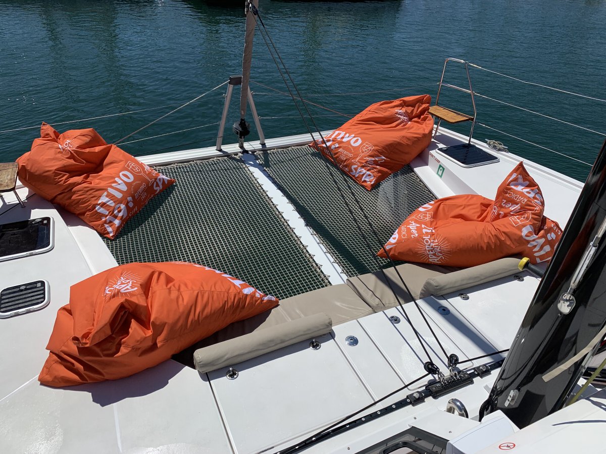 Nautitech - 11.98 {{i18n.meters}}