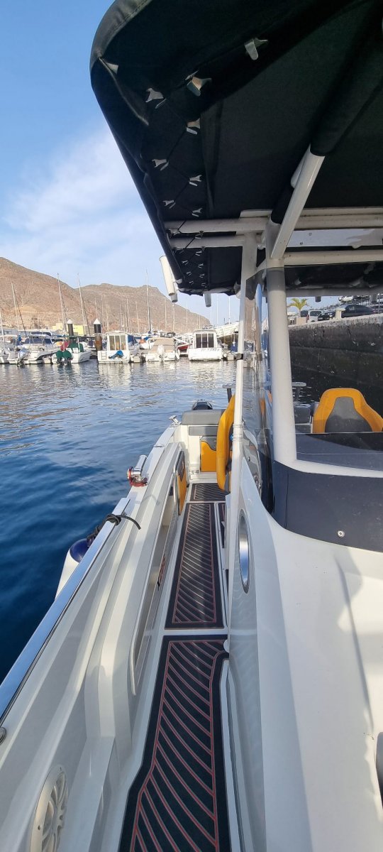 Barco a motor - BWA - 1 cabinas