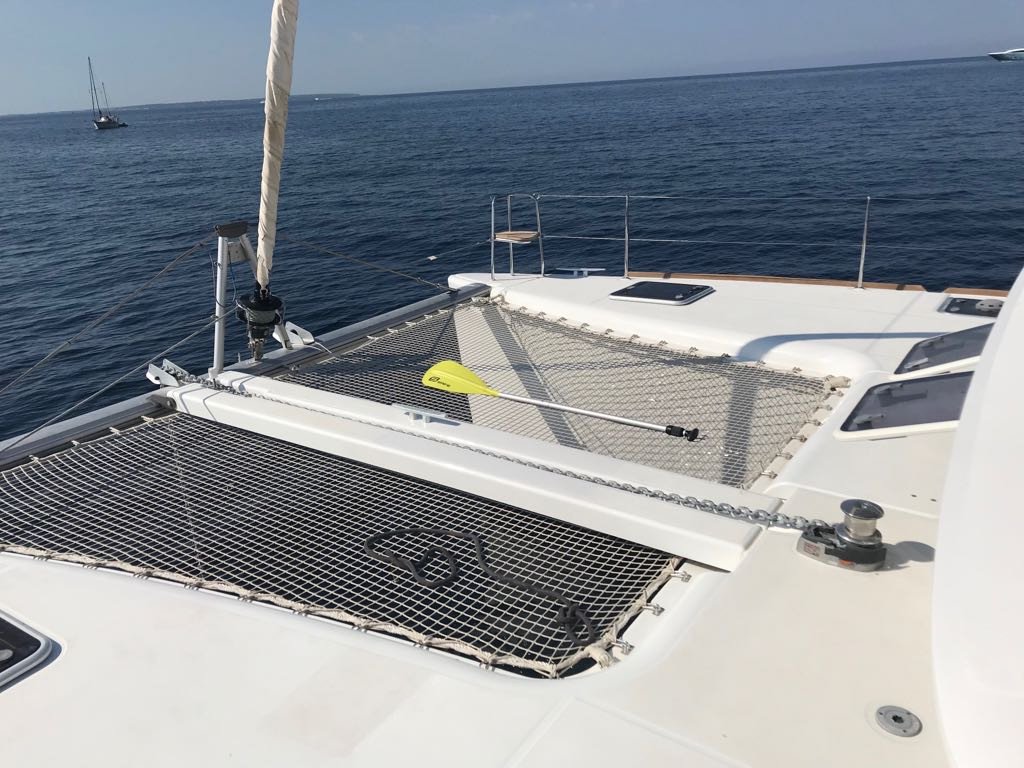 rent-boat-with-patron