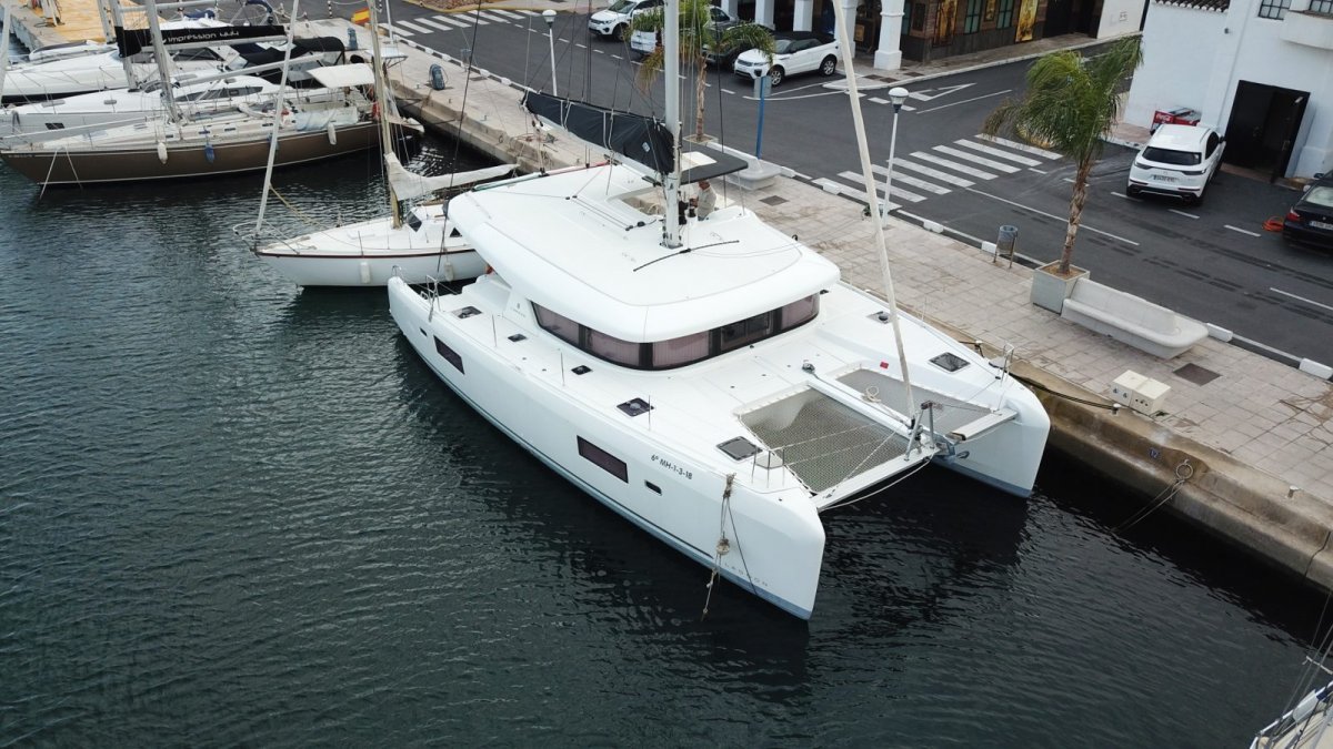 Catamaran - Lagoon - 4 baths