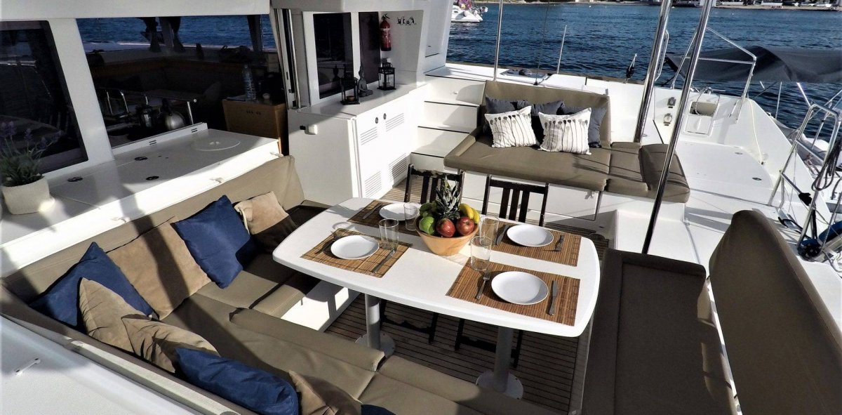 Vuelta semanal en catamarán Lagoon 450F por Ibiza y Formentera